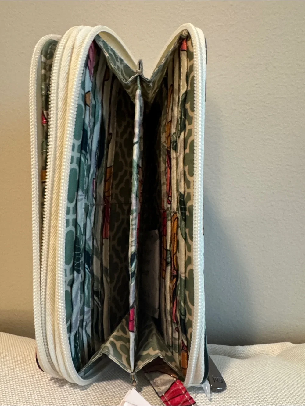 Rare LUG lily sand  Splits XL Wallet w/detachable Wristlet